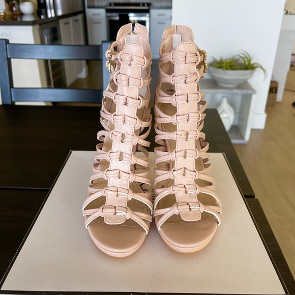 BRAND NEW Guess Taavi Caged Heel - Picture 2 of 6